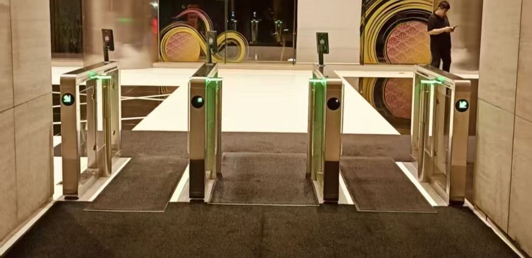 Penyelesaian Swing Turnstile Pengecaman Muka ZOJE untuk Bangunan Pejabat